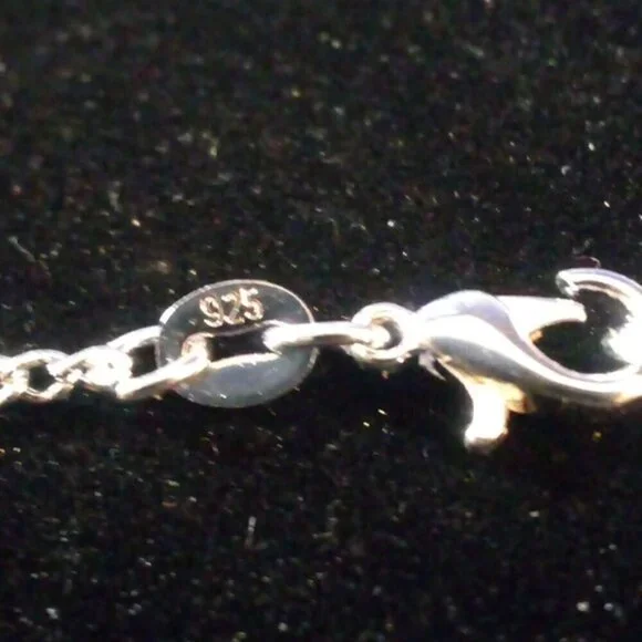 π2/$20π NIP - Natural White Howlite Heart Shape Stone Pendant Necklace - Picture 6 of 6